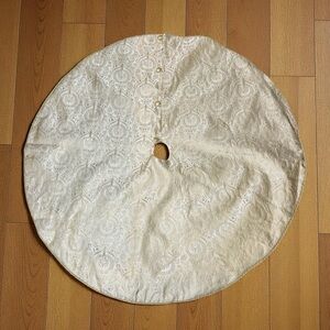 Martha Stewart Christmas tree skirt 50” Elegant gold brocade fabric & trim VTG